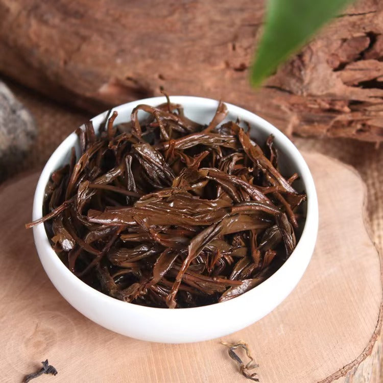 Grandmother’s Wild Black Tea – Warm Steeps of Ripe Fruit and Honeyed Wood, Hand-Roasted from Wuyishan Highlands